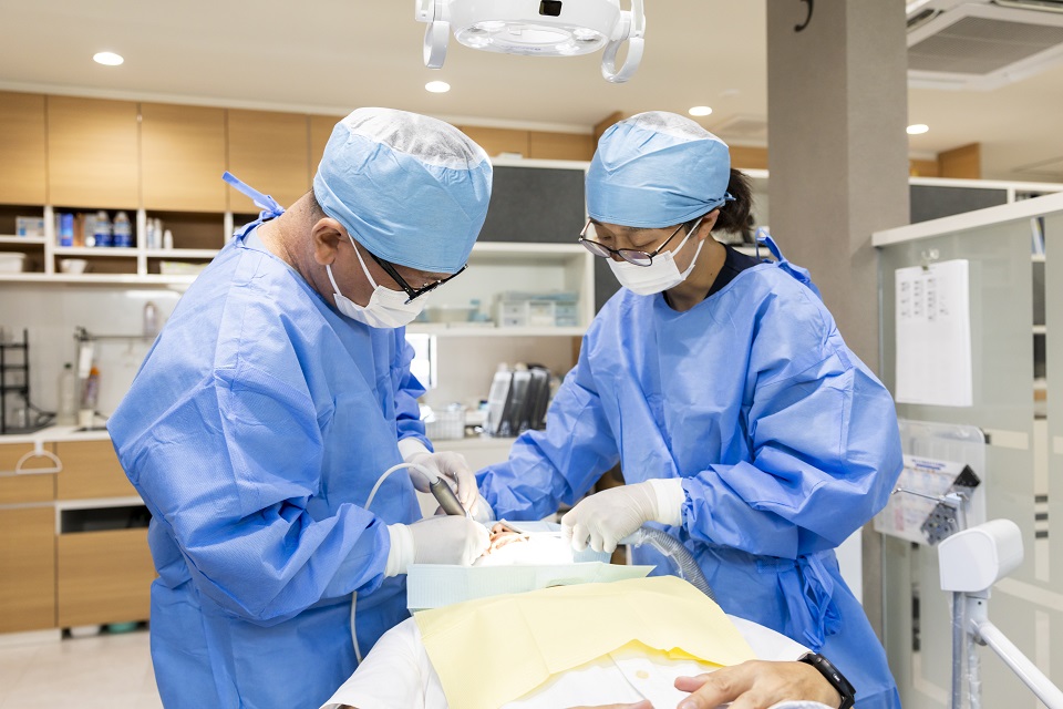 入れ歯・ブリッジとの違い