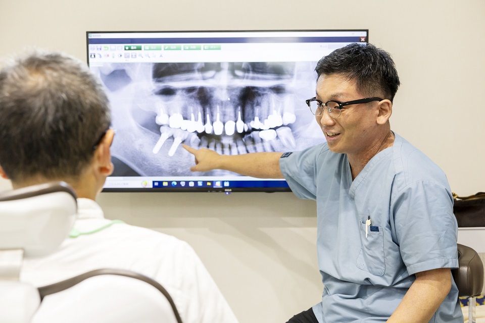 入れ歯とインプラントの比較