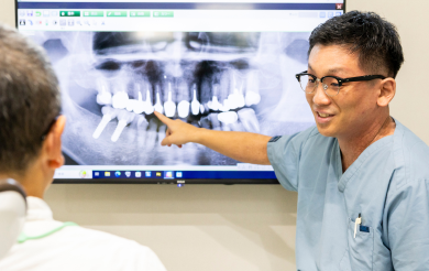 日本口腔インプラント学会の専門医が2人在籍