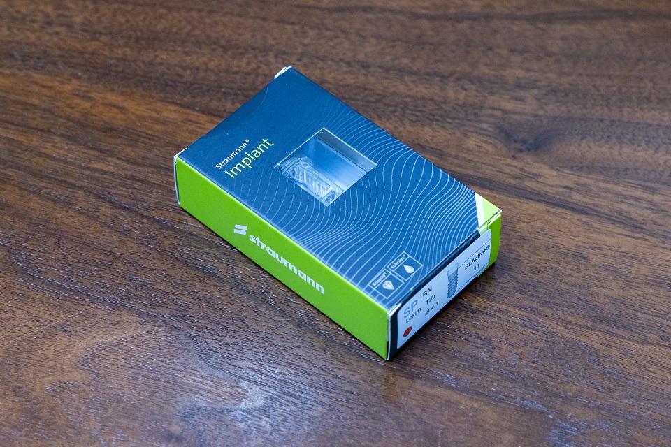 ストローマンインプラント採用